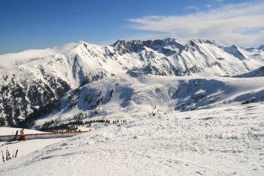 Bulgaristan 'ın Todorka tepesinden Pirin Dağı' nın muhteşem kış manzarası