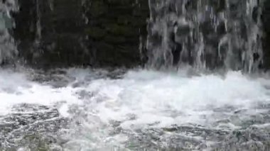 Crazy Mary Nehri 'ndeki Şelale Bahar Manzarası, Belasitsa Dağı, Bulgaristan