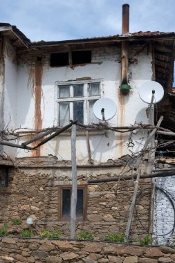 Bulgaristan 'ın Blagoevgrad Bölgesi, Ograzhden Dağı' ndaki Dolene Köyü Panoraması