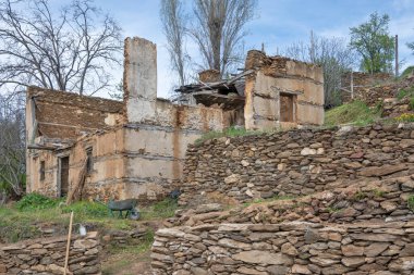 Bulgaristan 'ın Blagoevgrad Bölgesi, Ograzhden Dağı' ndaki Dolene Köyü Panoraması