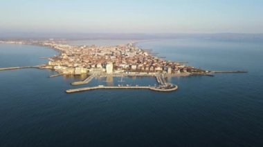 Bulgaristan 'ın Burgaz Bölgesi' nin Pomorie kentinin İnanılmaz Hava Gündoğumu manzaralı kasabası 