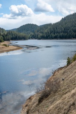 Bulgaristan 'ın Beglika Reservoir, Pazardzhik bölgesinin muhteşem manzarası