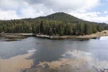 Bulgaristan 'ın Beglika Reservoir, Pazardzhik bölgesinin muhteşem manzarası