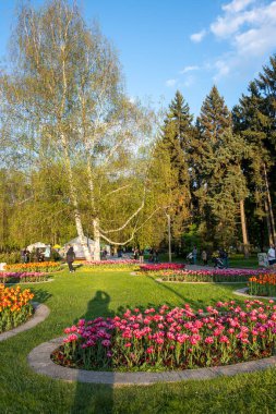 SOFYA, BULGARIA - 30 Nisan 2023: Bulgaristan 'ın Sofya kentindeki South Park' ın şaşırtıcı Sunset Manzarası