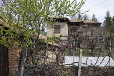 Bulgaristan 'ın Blagoevgrad Bölgesi, Ograzhden Dağı' ndaki Dolene Köyü Panoraması