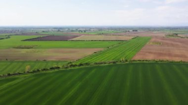 Bulgaristan 'ın Filibe Bölgesi' nin Asenovgrad kenti yakınlarındaki Yukarı Trakya Ovası 'nın hava manzarası