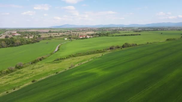 保加利亚普罗夫迪夫地区Asenovgrad镇附近上色雷斯平原的空中景观 — 图库视频影像