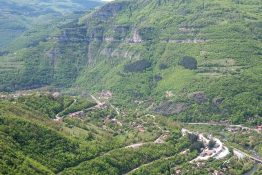 Bulgaristan 'ın Balkan Dağları' nın Bov köyü yakınlarındaki İskar boğazının inanılmaz manzarası