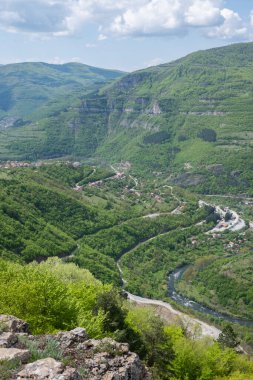 Bulgaristan 'ın Balkan Dağları' nın Bov köyü yakınlarındaki İskar boğazının inanılmaz manzarası