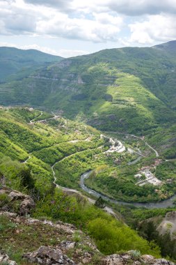 Bulgaristan 'ın Balkan Dağları' nın Bov köyü yakınlarındaki İskar boğazının inanılmaz manzarası