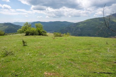 Bulgaristan 'ın Balkan Dağları' nın Bov köyü yakınlarındaki İskar boğazının inanılmaz manzarası