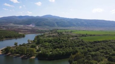 Bulgaristan 'ın Filibe Bölgesi' nin Asenovgrad kenti yakınlarındaki Kırk Springs Reservoir Havacılık Manzarası