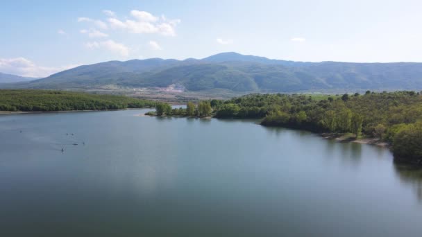 Flygfoto Våren Syn Fyrtio Springs Reservoir Nära Staden Asenovgrad Plovdiv — Stockvideo