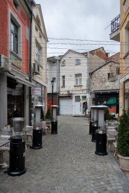 PLOVDIV, BULGARIA - 11 Nisan 2023: Bulgaristan 'ın Plovdiv kentinin merkezindeki Kapana ilçesinin gün batımı manzarası