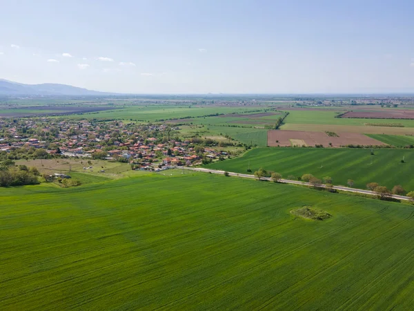 Bulgaristan 'ın Filibe Bölgesi' nin Asenovgrad kenti yakınlarındaki Yukarı Trakya Ovası 'nın hava manzarası