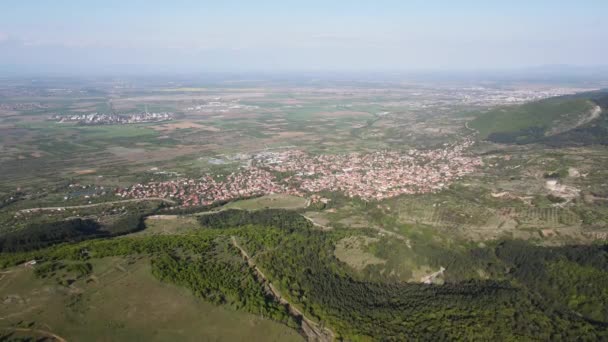Flygfoto Våren Syn Rhodopes Mountain Nära Staden Kuklen Plovdiv Region — Stockvideo