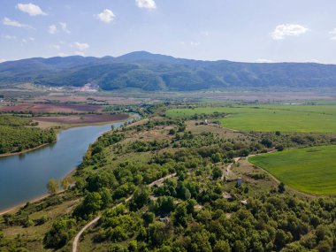 Bulgaristan 'ın Filibe Bölgesi' nin Asenovgrad kenti yakınlarındaki Kırk Springs Reservoir Havacılık Manzarası