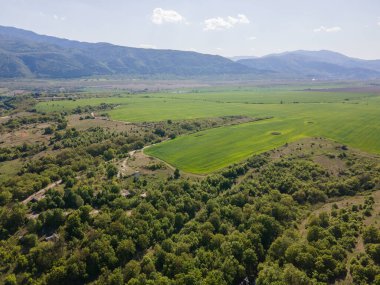Bulgaristan 'ın Filibe Bölgesi' nin Asenovgrad kenti yakınlarındaki Kırk Springs Reservoir Havacılık Manzarası