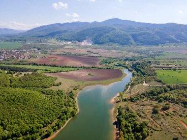 Bulgaristan 'ın Filibe Bölgesi' nin Asenovgrad kenti yakınlarındaki Kırk Springs Reservoir Havacılık Manzarası