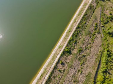 Bulgaristan 'ın Filibe Bölgesi' nin Asenovgrad kenti yakınlarındaki Kırk Springs Reservoir Havacılık Manzarası