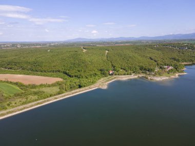 Bulgaristan 'ın Filibe Bölgesi' nin Asenovgrad kenti yakınlarındaki Kırk Springs Reservoir Havacılık Manzarası