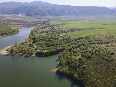 Bulgaristan 'ın Filibe Bölgesi' nin Asenovgrad kenti yakınlarındaki Kırk Springs Reservoir Havacılık Manzarası