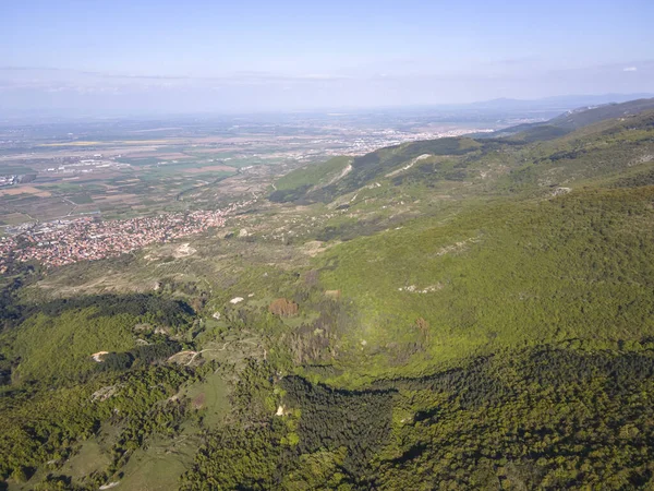 Vista Aérea Primavera Montanha Rhodopes Perto Cidade Kuklen Região Plovdiv — Fotografia de Stock