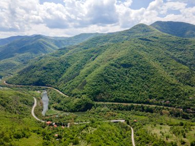 Ochindol, Vratsa bölgesi, Balkan Dağları, Bulgaristan yakınlarındaki Iskar Nehri Boğazı 'nın hava manzarası