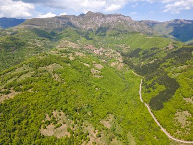 Ochindol, Vratsa bölgesi, Balkan Dağları, Bulgaristan yakınlarındaki Iskar Nehri Boğazı 'nın hava manzarası