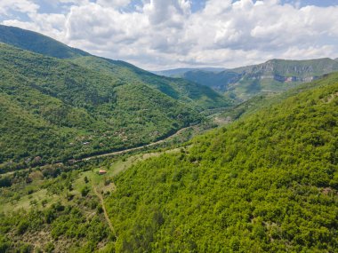 Ochindol, Vratsa bölgesi, Balkan Dağları, Bulgaristan yakınlarındaki Iskar Nehri Boğazı 'nın hava manzarası