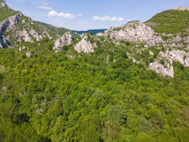 Lyutibrod kasabası yakınlarındaki Iskar Nehri Boğazı 'nın hava manzarası, Vratsa bölgesi, Balkan Dağları, Bulgaristan