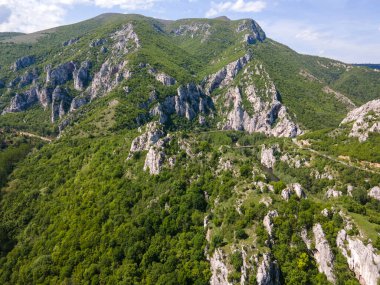 Lyutibrod kasabası yakınlarındaki Iskar Nehri Boğazı 'nın hava manzarası, Vratsa bölgesi, Balkan Dağları, Bulgaristan