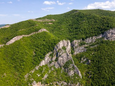 Lyutibrod kasabası yakınlarındaki Iskar Nehri Boğazı 'nın hava manzarası, Vratsa bölgesi, Balkan Dağları, Bulgaristan