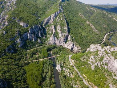 Lyutibrod kasabası yakınlarındaki Iskar Nehri Boğazı 'nın hava manzarası, Vratsa bölgesi, Balkan Dağları, Bulgaristan