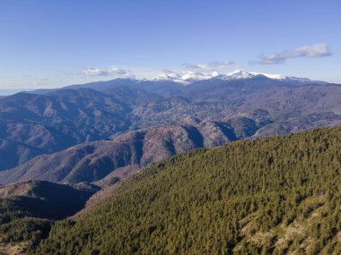 Bulgaristan 'ın Orelyak zirvesi yakınlarındaki Pirin Dağı' nın şaşırtıcı hava manzarası