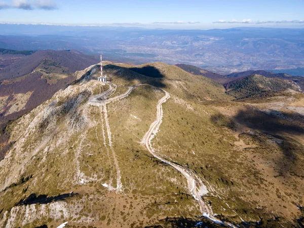 Bulgaristan 'ın Orelyak zirvesi yakınlarındaki Pirin Dağı' nın şaşırtıcı hava manzarası
