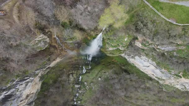 Vista Aérea Cachoeira Skaklya Perto Aldeia Zasele Montanhas Balcânicas Bulgária — Vídeo de Stock