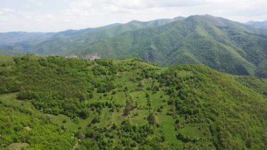 Ochindol, Vratsa bölgesi, Balkan Dağları, Bulgaristan yakınlarındaki Iskar Nehri Boğazı 'nın hava manzarası