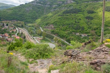 Bulgaristan 'ın Balkan Dağları' nın Bov köyü yakınlarındaki İskar boğazının inanılmaz manzarası