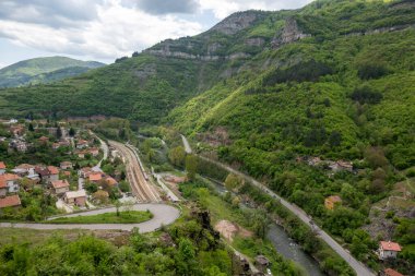 Bulgaristan 'ın Balkan Dağları' nın Bov köyü yakınlarındaki İskar boğazının inanılmaz manzarası