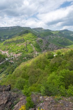 Bulgaristan 'ın Balkan Dağları' nın Bov köyü yakınlarındaki İskar boğazının inanılmaz manzarası