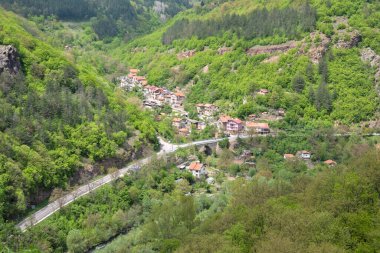 Bulgaristan 'ın Balkan Dağları' nın Bov köyü yakınlarındaki İskar boğazının inanılmaz manzarası