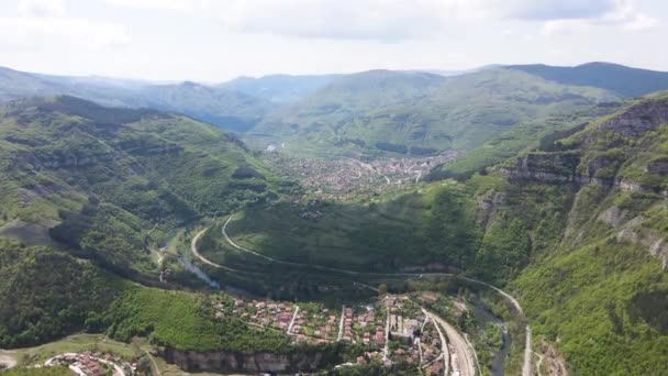 Bulgaristan Balkan Dağları Nın Bov Köyü Yakınlarındaki Skar Boğazının Şaşırtıcı — Stok video