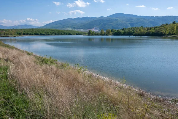Frühling Ansicht Der Vierzig Quellen Reservoir Der Nähe Der Stadt — Stockfoto