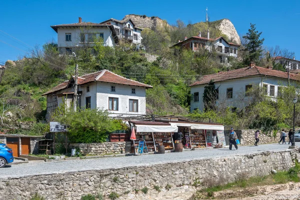 Melnik Bulgaria エイプリル社2023年13日 ブルガリア ブラゴエヴグラード州メルニクの典型的な通りと古い家屋 — ストック写真