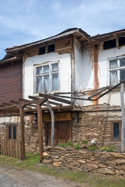 ブルガリア ブラゴエヴグラード州オグラッデン山のドレーン村のパノラマ — ストック写真