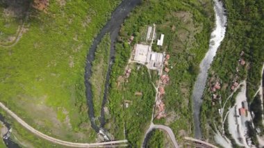 Bulgaristan 'ın Balkan Dağları' nın Bov köyü yakınlarındaki İskar boğazının şaşırtıcı hava manzarası