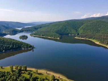 Topolnitsa Reservoir, Sredna Gora Dağı, Bulgaristan 'ın yay manzarası