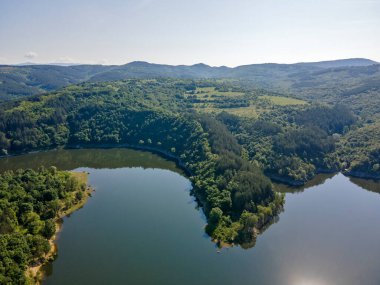 Topolnitsa Reservoir, Sredna Gora Dağı, Bulgaristan 'ın yay manzarası