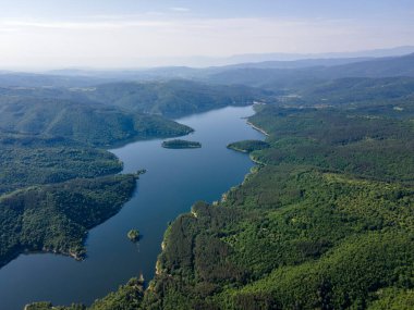 Topolnitsa Reservoir, Sredna Gora Dağı, Bulgaristan 'ın yay manzarası